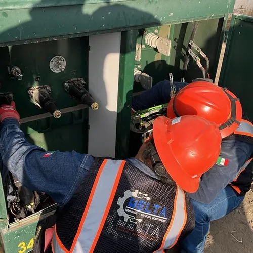 Equipo de Delta en sitio de trabajo